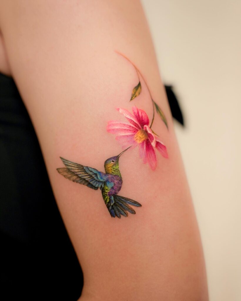 99+ Hình Xăm Bông Hoa Mini Đẹp – Xu Hướng Nghệ Thuật & Ý Nghĩa Sâu Sắc 2025 334607382 6141451165918702 6412042284850247562 n