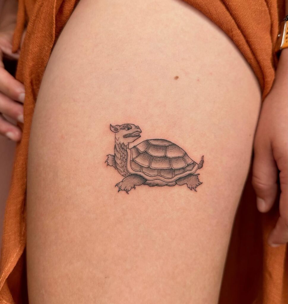 Hình Xăm Mệnh Thủy: Bí Quyết Thu Hút May Mắn và Tài Lộc 357454688 18292714819115826 3770970753209634007 n