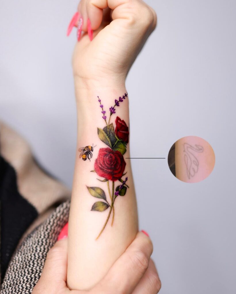 99+ Hình Xăm Bông Hoa Mini Đẹp – Xu Hướng Nghệ Thuật & Ý Nghĩa Sâu Sắc 2025 374265233 1757028898058950 1929638300105215195 n