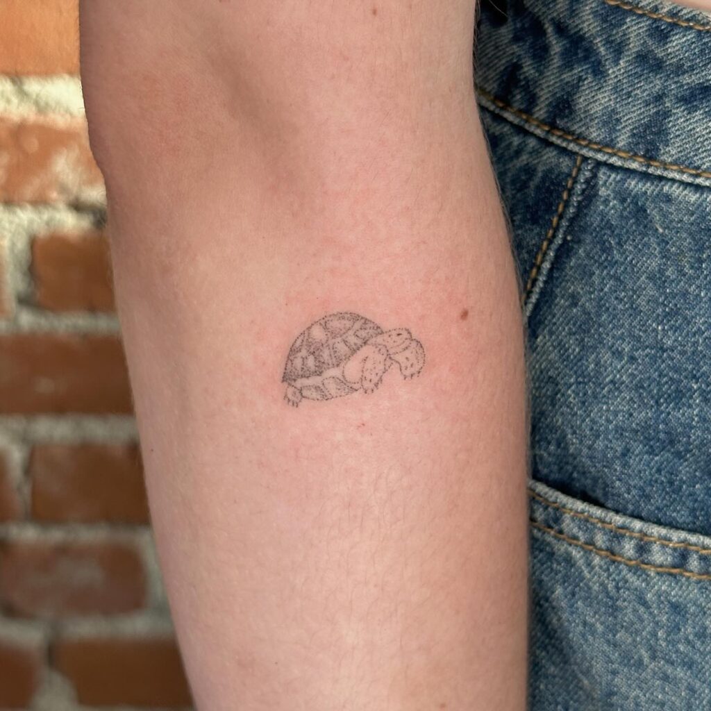 Hình Xăm Mệnh Thủy: Bí Quyết Thu Hút May Mắn và Tài Lộc 387266687 270510219290636 5826620470288883863 n