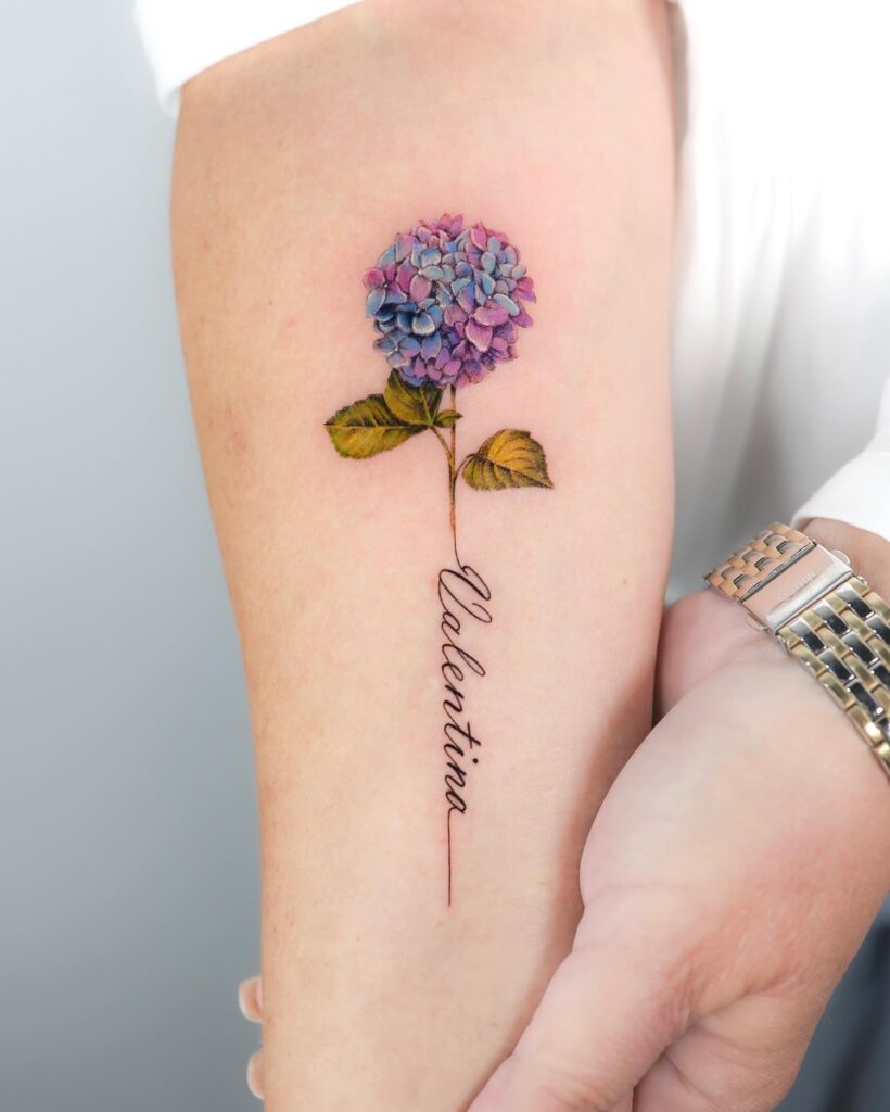 99+ Hình Xăm Bông Hoa Mini Đẹp – Xu Hướng Nghệ Thuật & Ý Nghĩa Sâu Sắc 2025 400161195 674359798122995 7692434392153185630 n