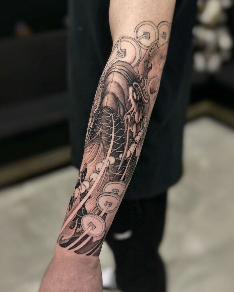 Hình Xăm Mệnh Thủy: Bí Quyết Thu Hút May Mắn và Tài Lộc 412007070 1596142414553057 3623880487563756084 n