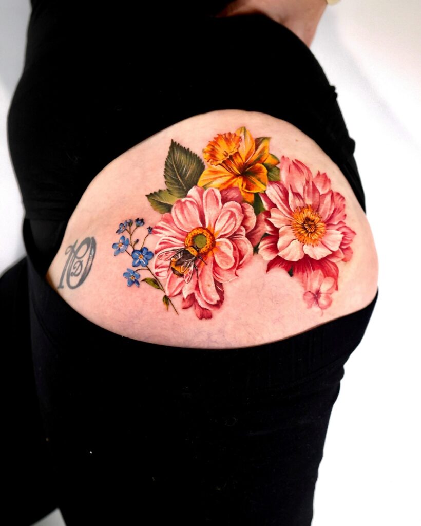 99+ Hình Xăm Bông Hoa Mini Đẹp – Xu Hướng Nghệ Thuật & Ý Nghĩa Sâu Sắc 2025 452495652 446319251563131 1993563653267175356 n