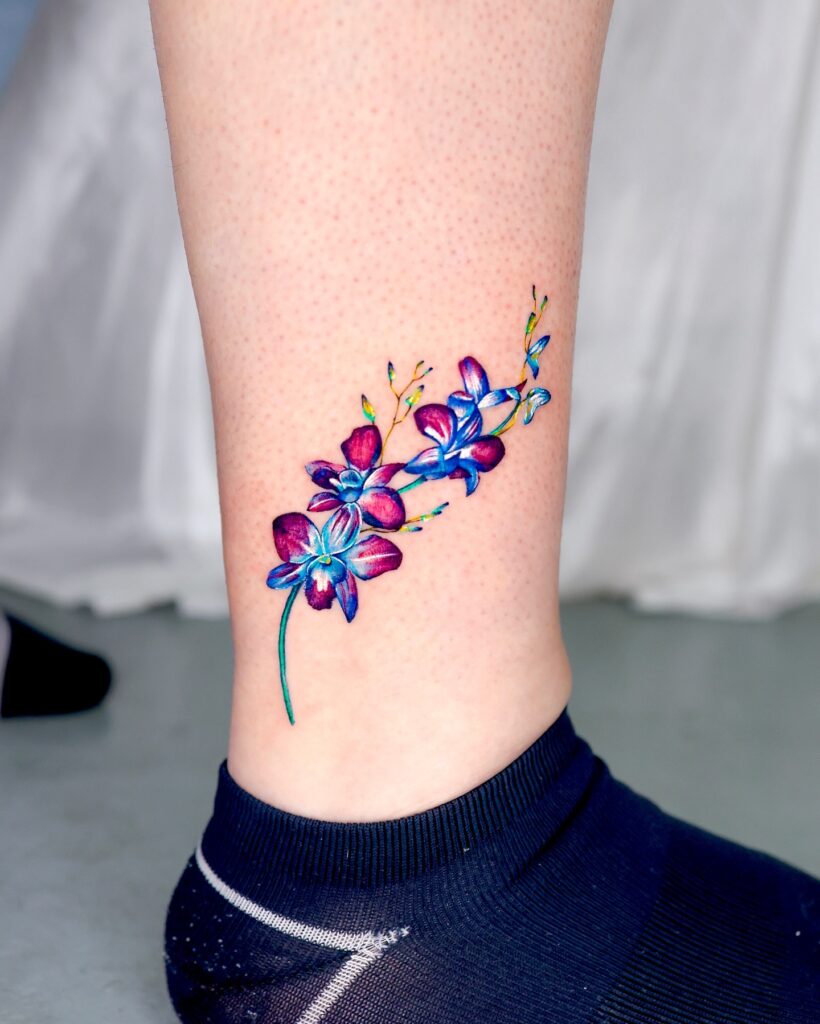 99+ Hình Xăm Bông Hoa Mini Đẹp – Xu Hướng Nghệ Thuật & Ý Nghĩa Sâu Sắc 2025 456592682 3441842002781912 7823114087207113075 n