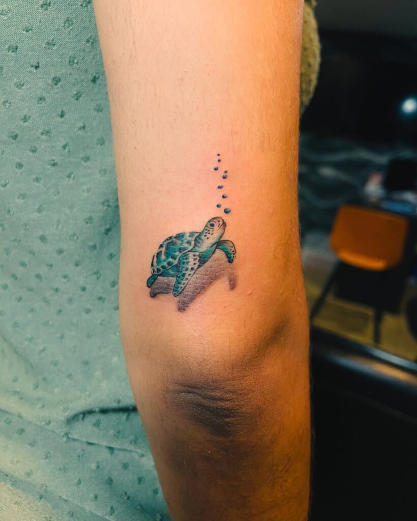 Hình Xăm Mệnh Thủy: Bí Quyết Thu Hút May Mắn và Tài Lộc 461853814 18057203698836985 274790374618247728 n