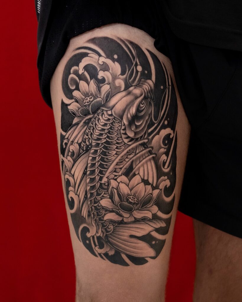 Hình Xăm Mệnh Thủy: Bí Quyết Thu Hút May Mắn và Tài Lộc 464561970 1490473174993468 4445858228851814861 n