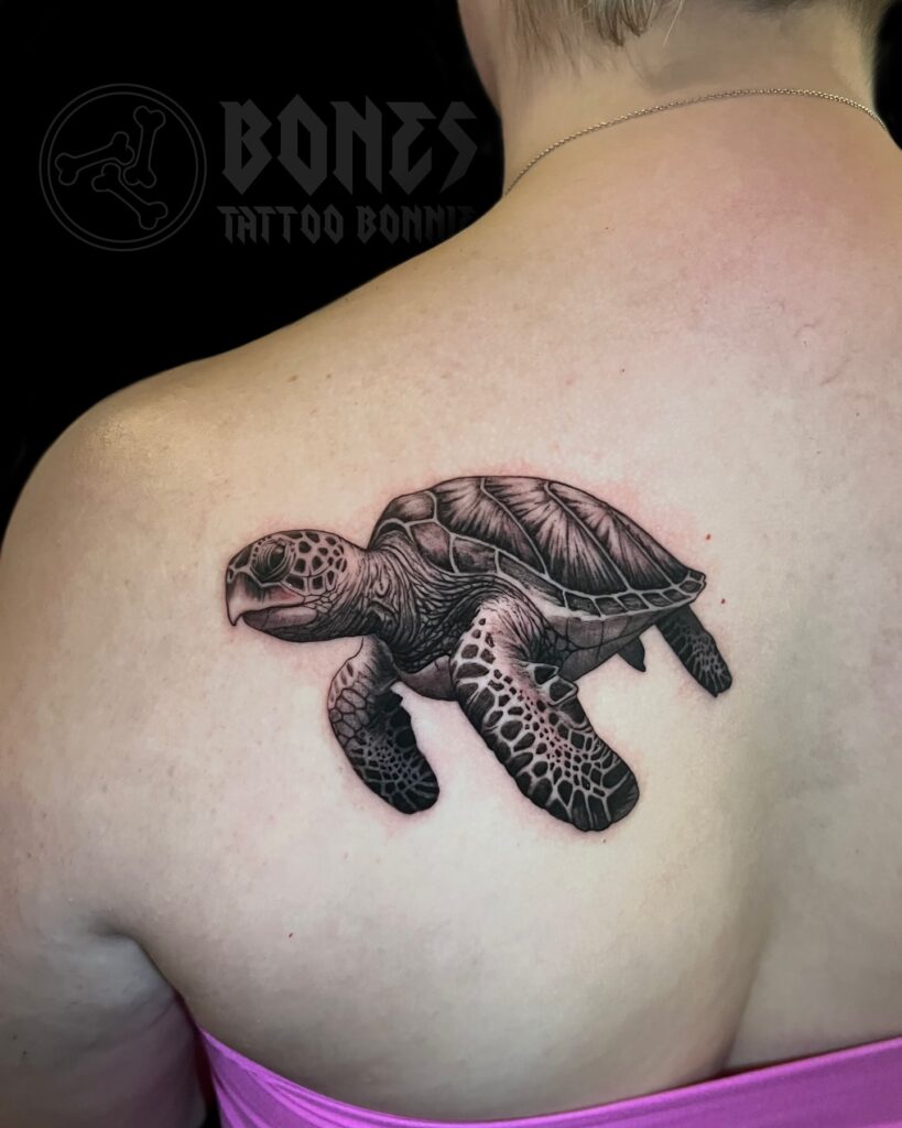 Hình Xăm Mệnh Thủy: Bí Quyết Thu Hút May Mắn và Tài Lộc 469622284 18287367340240077 6923113855339628742 n