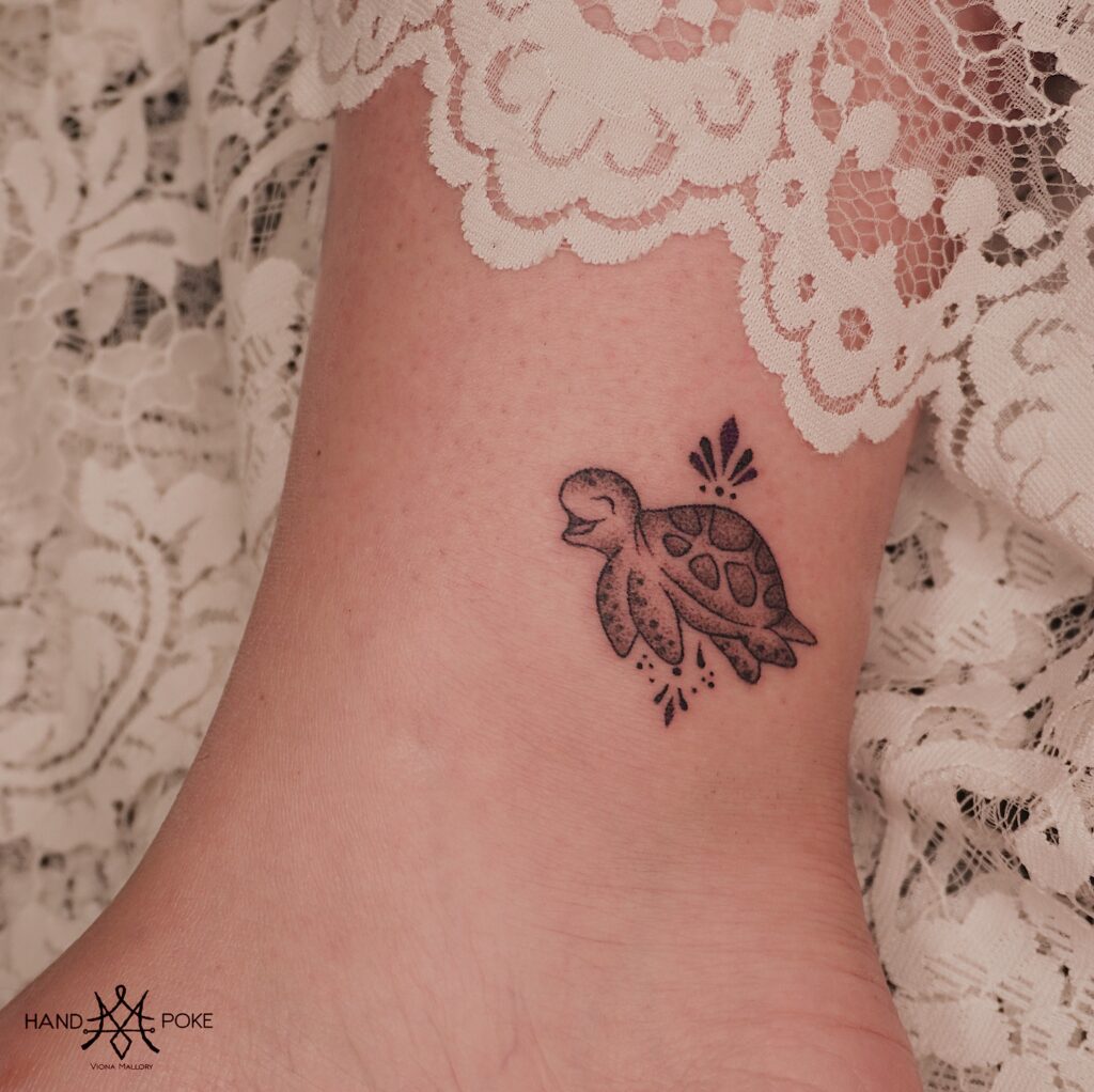 Hình Xăm Mệnh Thủy: Bí Quyết Thu Hút May Mắn và Tài Lộc 470214774 18477151882039348 7260319314902493666 n