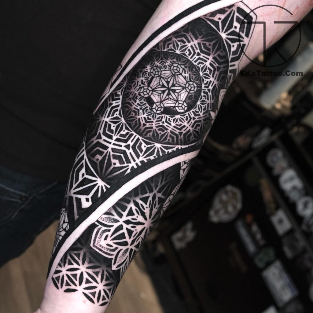 Những Mẫu Hình Xăm Mandala Đẹp & Ấn Tượng 2025 470984726 18475038556002387 961431929191813260 n