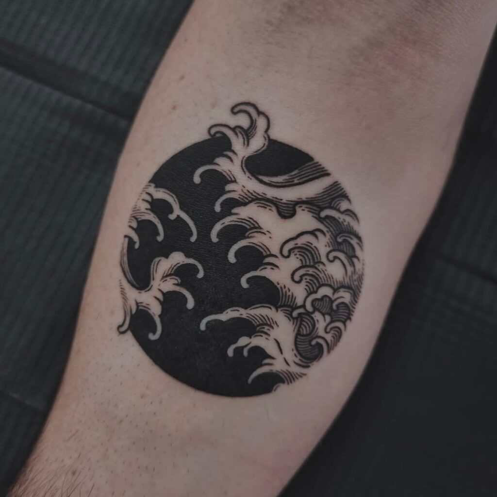 Hình Xăm Mệnh Thủy: Bí Quyết Thu Hút May Mắn và Tài Lộc 474925523 18026674628558532 6156802228536296298 n